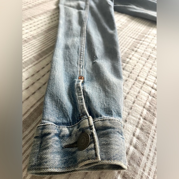 Men's/Unisex Size S Light Wash Denim Jacket - Picture 5 of 8